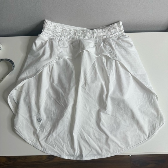 Lululemon - Hotty Hot High Rise Athletic Skort Skirt white Size 2 Long - Picture 9 of 11